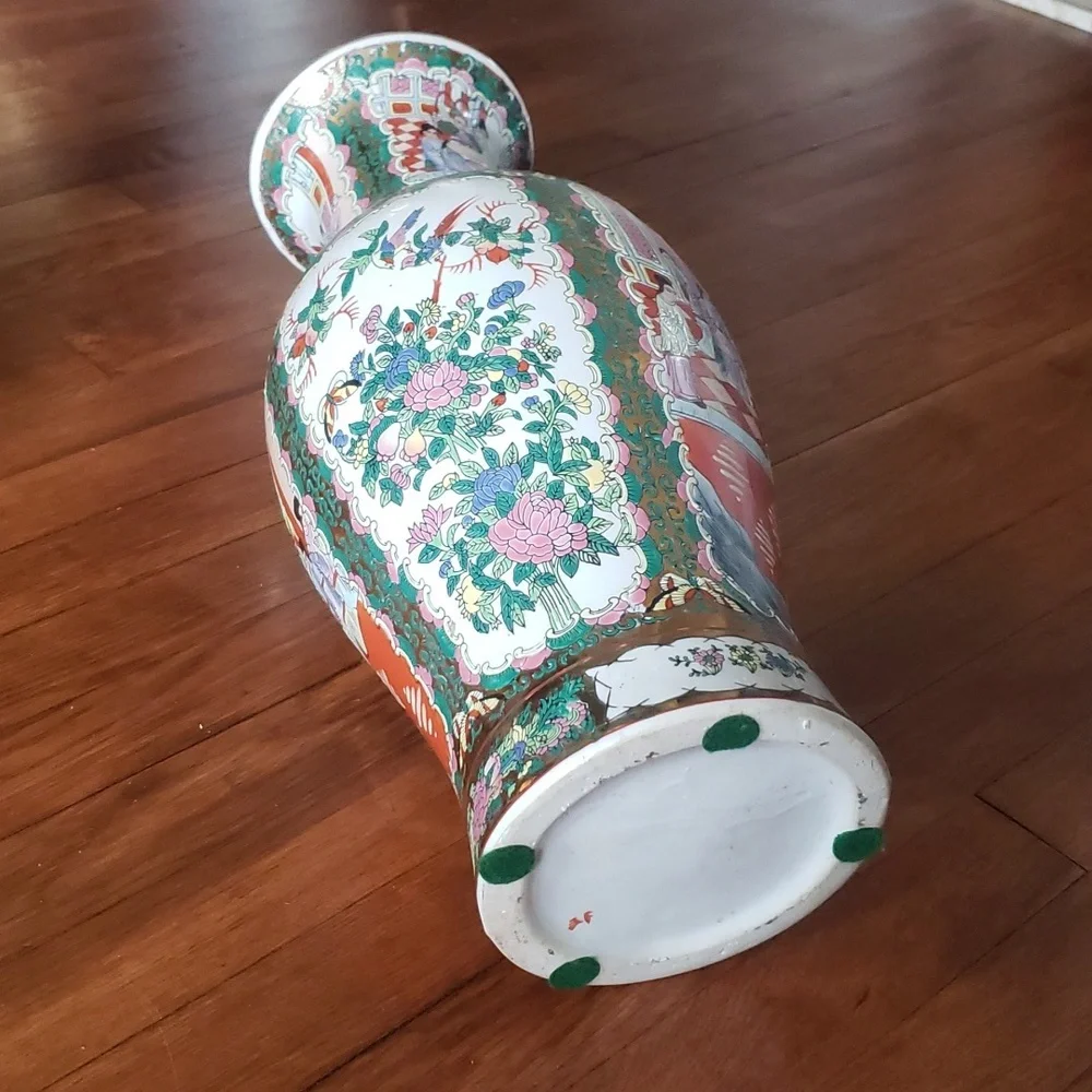 VINTAGE FAMILLE ROSE VASE - Picture 11 of 13